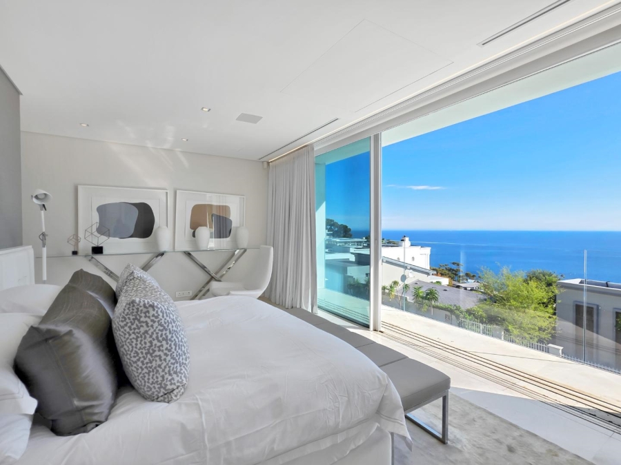 5 Bedroom Property for Sale in Fresnaye Western Cape